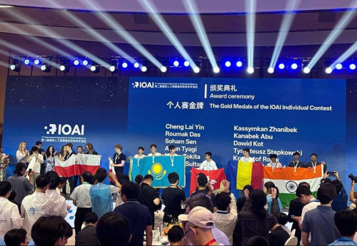 Фотография к новости: Казахстанские школьники установили рекорд на Международной олимпиаде по ИИ в Пекине