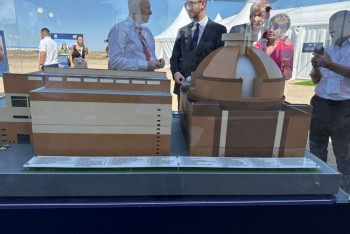 Фотография к новости: Макет первой АЭС в Казахстане показали на строительной площадке