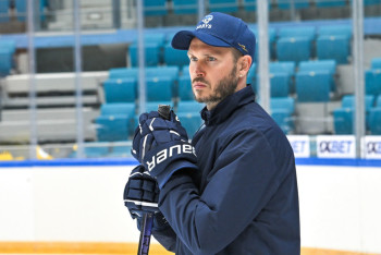 Фотография к новости: Легендарный вратарь вошёл в тренерский штаб "Барыса"