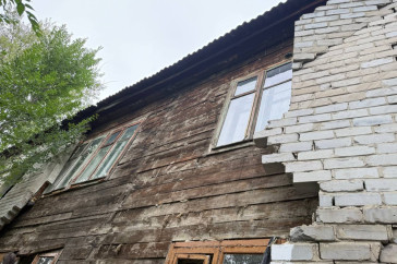 Фотография к новости: "Мы проснулись от взрыва": Обвалившаяся стена дома в Костанае обнажила проблемы ветхого жилья