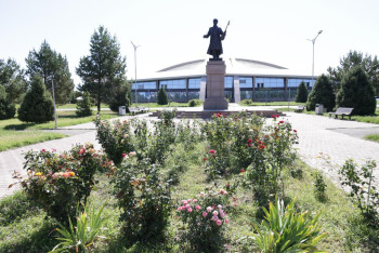 Фотография к новости: В Талдыкоргане ремонтируют дома и парки в рамках "Таза Қазақстан"