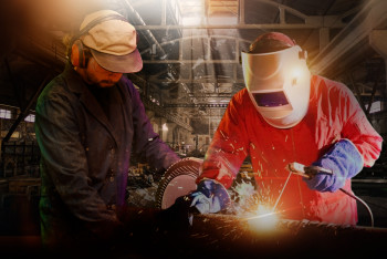 Фотография к новости: Зарплаты до 900 тысяч тенге: ТОП востребованных профессий в промышленности Казахстана