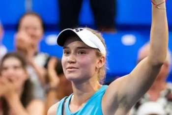 Фотография к новости: Елена Рыбакина разгромила первую ракетку мира и вышла в полуфинал турнира в США