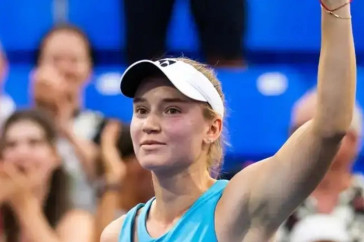 Фотография к новости: Елена Рыбакина разгромила первую ракетку мира и вышла в полуфинал турнира в США