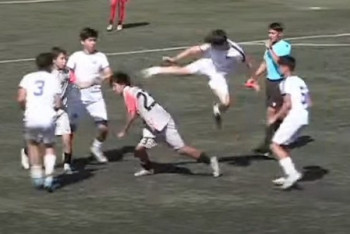 Фотография к новости: Юные футболисты устроили побоище на чемпионате Казахстана прямо во время матча