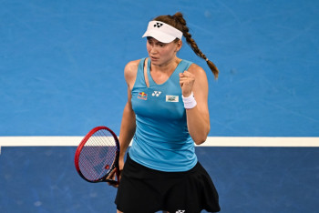 Фотография к новости: Шаг до финала: Рыбакина уступила Швёнтек в битве за выход в решающий матч WTA 1000