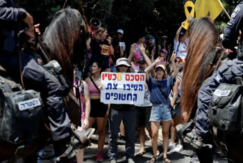 Фотография к новости: В Израиле сотни тысяч митингующих потребовали освобождения заложников