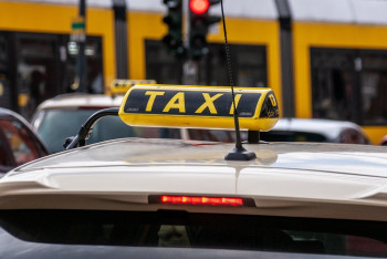 Фотография к новости: Домогательства и риски для пассажиров такси: что думает об этом Минтранспорта