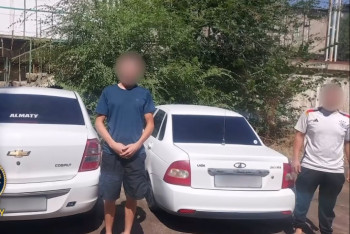 Фотография к новости: В Алматы двоих водителей арестовали за езду по руслу реки