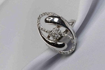 Фотография к новости: Конфискованные у олигархов ювелирные украшения ушли с аукциона за 1,8 млн тенге