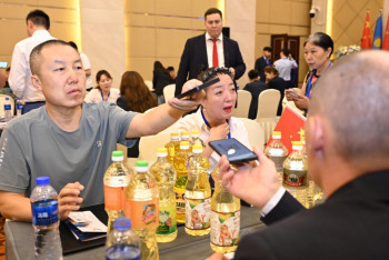 Фотография к новости: Казахстанские продукты выходят в Китай: спрос на масло и верблюжье молоко растёт