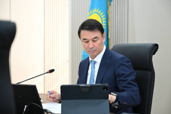 Фотография к новости: Вывоз мусора, слабое благоустройство дворов и плохое освещение обсудили в Алматы