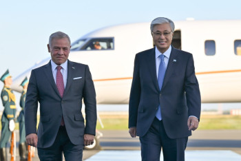 Фотография к новости: Касым-Жомарт Токаев встретил Короля Иордании в аэропорту Астаны