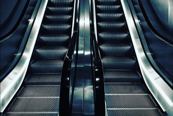 Фотография к новости: Ребёнок упал с эскалатора в Петропавловске: полиция проверяет ТРЦ