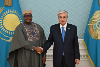 Фотография к новости: Токаев и министр иностранных дел Сьерра-Леоне обсудили новые горизонты сотрудничества