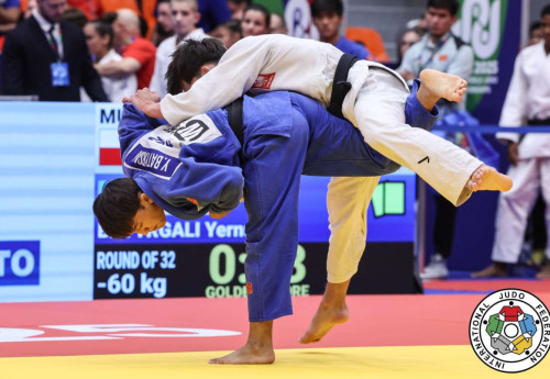 Фотография к новости: Казахстанский дзюдоист завоевал золото чемпионата мира среди кадетов в Болгарии