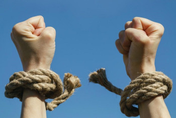 Фотография к новости: В Алматы спасли женщину от вывоза в трудовое рабство за границу