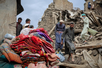 Фотография к новости: "Погребённые дважды": в Афганистане женщин не спасали из-под завалов после землетрясения — СМИ