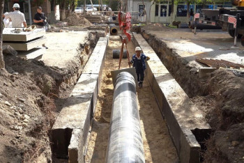 Фотография к новости: В Атырау к зиме обновляют 16 километров теплотрассы