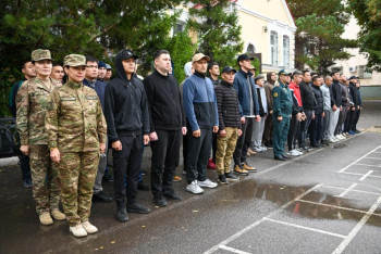 Фотография к новости: Педагоги и госслужащие: в Астане 90 военнообязанных призваны на воинские сборы