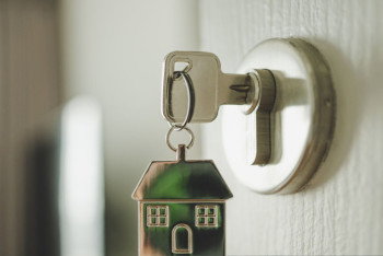 Фотография к новости: Квартиры для сирот сдавали в аренду: в Балхаше вскрыли нарушения акимата