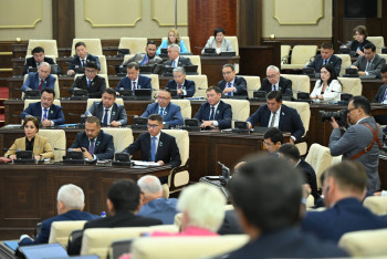 Фотография к новости: Во сколько обойдётся бюджету содержание депутатов Мажилиса и Сената в 2026 году?