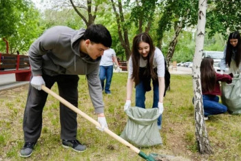 Фотография к новости: Масштабный экологический месячник: во всех районах Астаны высадили деревья