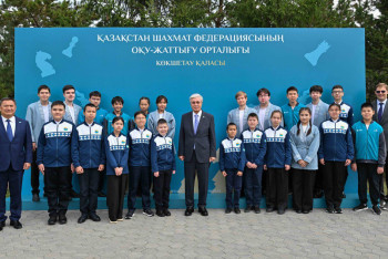 Фотография к новости: Токаев посетил Дом шахмат в Кокшетау