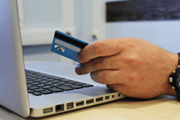 Фотография к новости: "Лёгкие деньги" обернутся сроком: в Казахстане вводят статью за дропперство