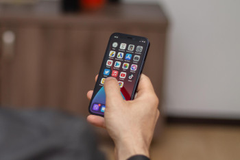 Фотография к новости: Apple предупредила о проблемах с батареей после установки iOS 26