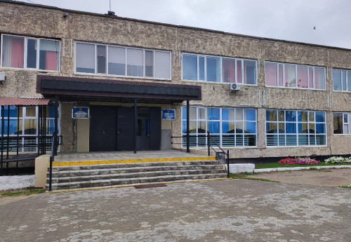 Фотография к новости: "Мы достали старые блузочки": Родители учеников в Семее возмутились состоянием мебели в школах