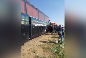 Фотография к новости: В Костанайской области спасли иностранных пассажиров автобуса с детьми, застрявшего в пути