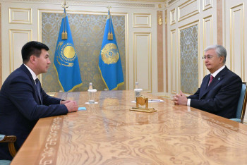 Фотография к новости: Токаев обсудил развитие бокса с президентом Федерации