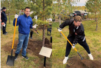 Фотография к новости: Backstreet Boys посадили деревья вместе с жителями Астаны