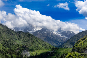 Фотография к новости: В горах Алматы спасатели эвакуировали туристку с пика Фурманова