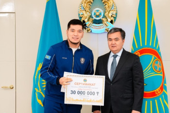 Фотография к новости: Золотые медалисты по боксу получили по 30 млн от акима Астаны