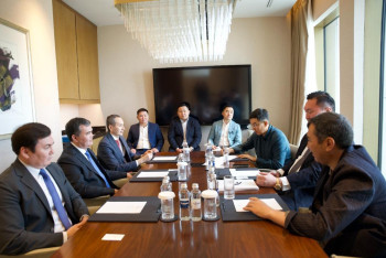 Фотография к новости: Легенда сумо Хакухо Сё посетил Астану и поделился опытом с казахстанскими спортсменами