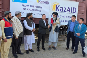 Фотография к новости: Казахстан отправил в Афганистан более 270 тонн гуманитарной помощи