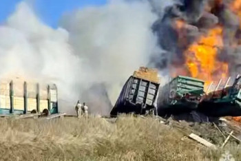 Фотография к новости: 18 вагонов с бензином сошли с рельсов в России