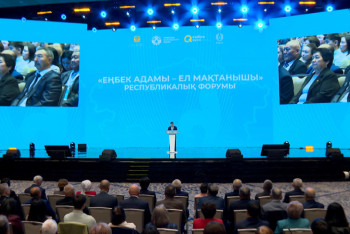 Фотография к новости: Лучшие представители рабочих профессий получили награды от имени Президента