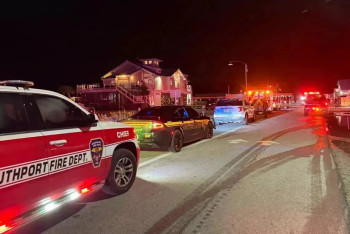 Фотография к новости: Неизвестный стрелял по посетителям бара прямо с лодки в США