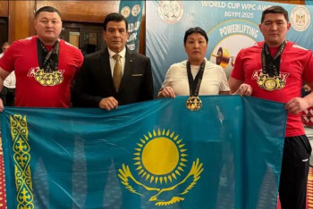 Фотография к новости: Учительница из Астаны готовится тянуть тяжеловоз весом в несколько тонн