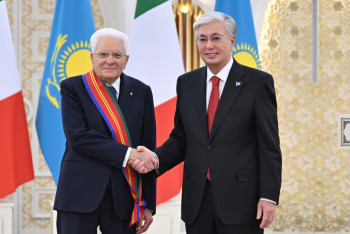 Фотография к новости: Токаев вручил Президенту Италии орден "Достық" I степени