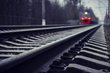 Фотография к новости: В Костанае авто столкнулось с тепловозом на ж/д путях