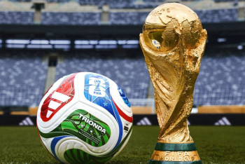 Фотография к новости: ФИФА представила официальный мяч чемпионата мира по футболу - 2026