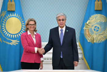 Фотография к новости: Токаев встретился с Дорин Богдан-Мартин: внимание к AI и спутниковым системам