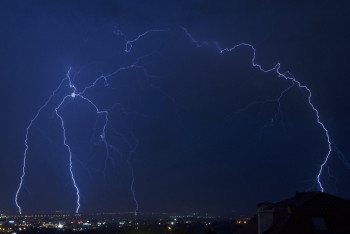 Фотография к новости: В аэропорту Амстердама отменены десятки рейсов из-за шторма "Эми"