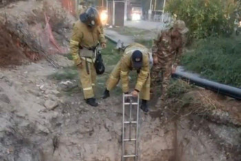 Фотография к новости: Спасатели вытащили мужчину из трёхметровой ямы с водой в Алматинской области