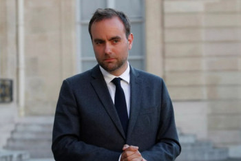 Фотография к новости: Премьер Франции подал в отставку спустя меньше месяца в должности