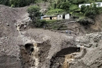 Фотография к новости: Оползень в Индии накрыл автобус: не менее 18 человек погибли